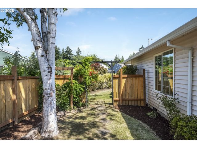 2391 N KAMIAKAN Dr, Cornelius, OR 97113