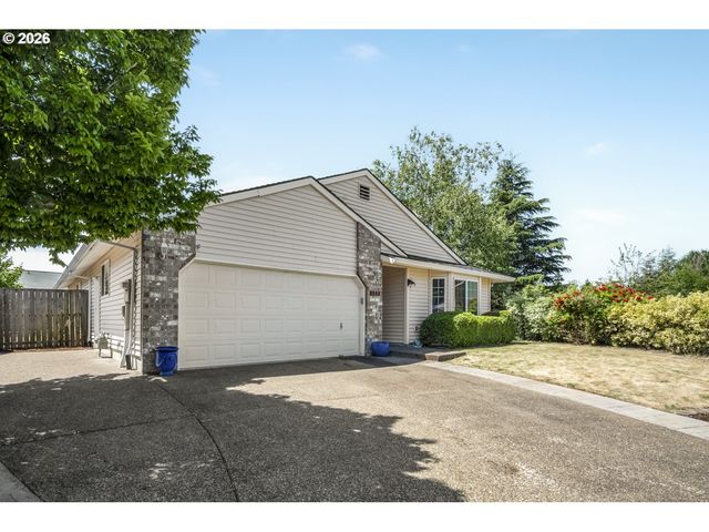 2391 N KAMIAKAN Dr, Cornelius, OR 97113