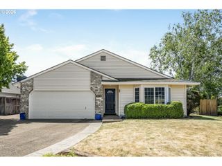 2391 N KAMIAKAN Dr, Cornelius, OR 97113