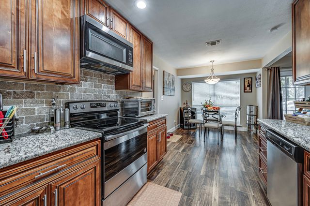 211 Willow Creek Court, Mansfield, TX 76063