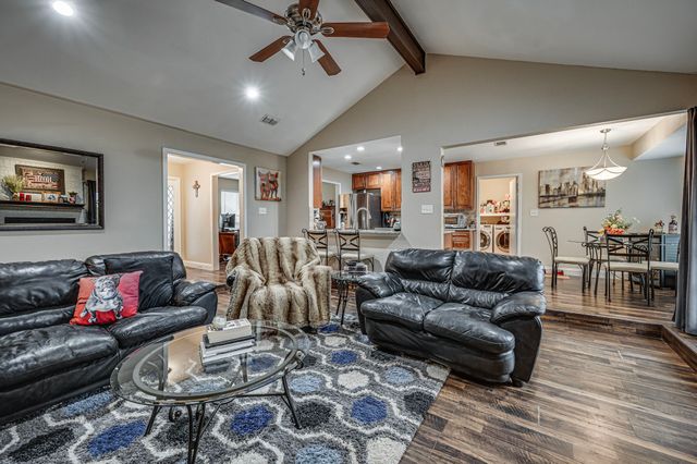 211 Willow Creek Court, Mansfield, TX 76063