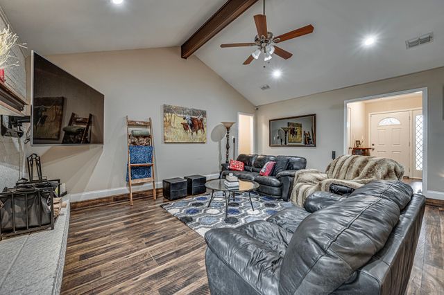 211 Willow Creek Court, Mansfield, TX 76063