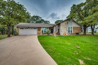 211 Willow Creek Court, Mansfield, TX 76063