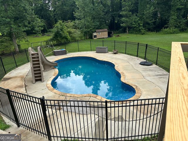 6980 Oak Leaf Drive, Fairburn, GA 30213
