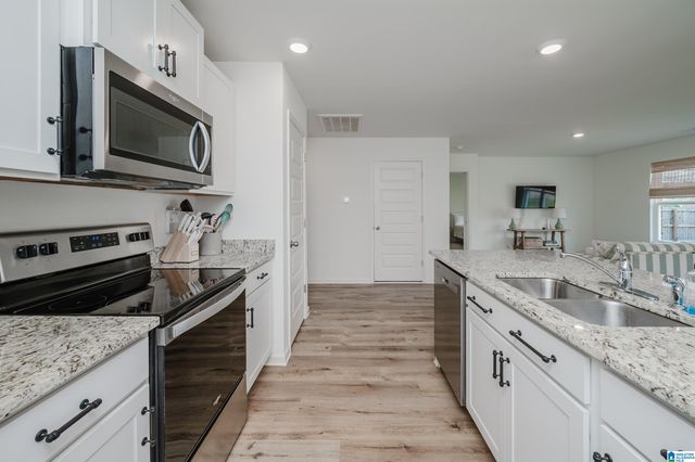 6982 SOUTHERN TRACE LOOP, Leeds, AL 35094