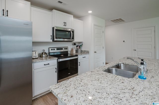 6982 SOUTHERN TRACE LOOP, Leeds, AL 35094