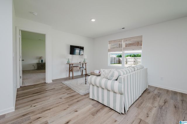 6982 SOUTHERN TRACE LOOP, Leeds, AL 35094