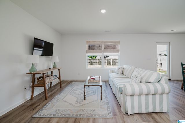 6982 SOUTHERN TRACE LOOP, Leeds, AL 35094