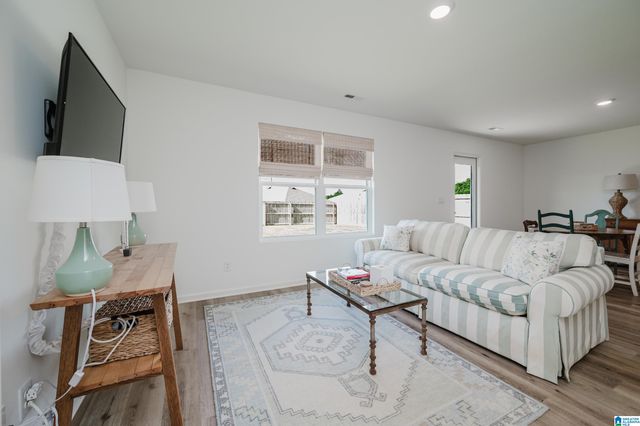 6982 SOUTHERN TRACE LOOP, Leeds, AL 35094