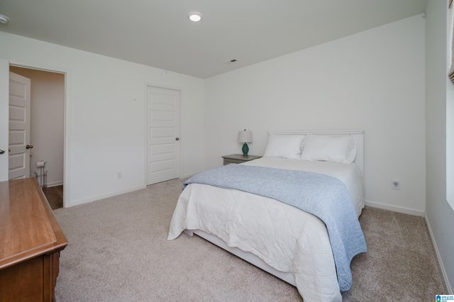 6982 SOUTHERN TRACE LOOP, Leeds, AL 35094
