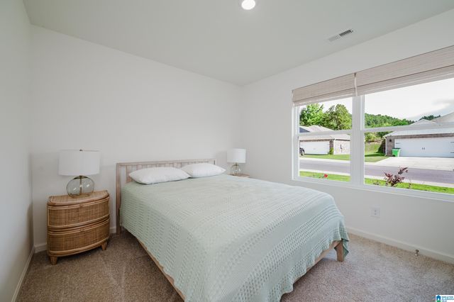 6982 SOUTHERN TRACE LOOP, Leeds, AL 35094