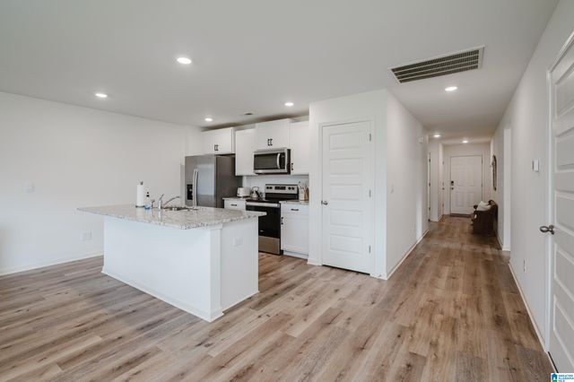 6982 SOUTHERN TRACE LOOP, Leeds, AL 35094
