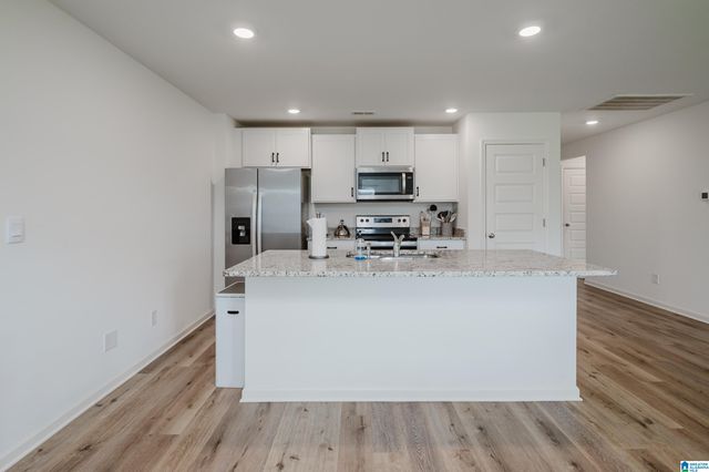 6982 SOUTHERN TRACE LOOP, Leeds, AL 35094
