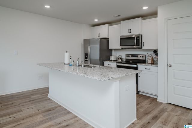 6982 SOUTHERN TRACE LOOP, Leeds, AL 35094