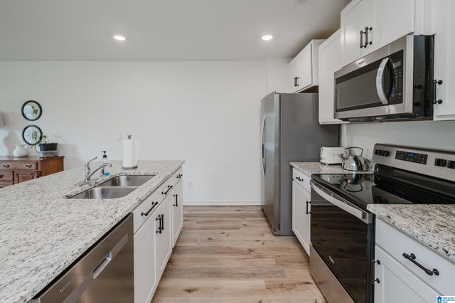 6982 SOUTHERN TRACE LOOP, Leeds, AL 35094