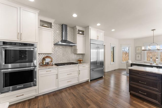 359 W Sandhurst Drive, Valparaiso, IN 46385