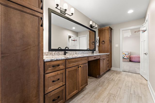 359 W Sandhurst Drive, Valparaiso, IN 46385