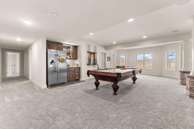 359 W Sandhurst Drive, Valparaiso, IN 46385