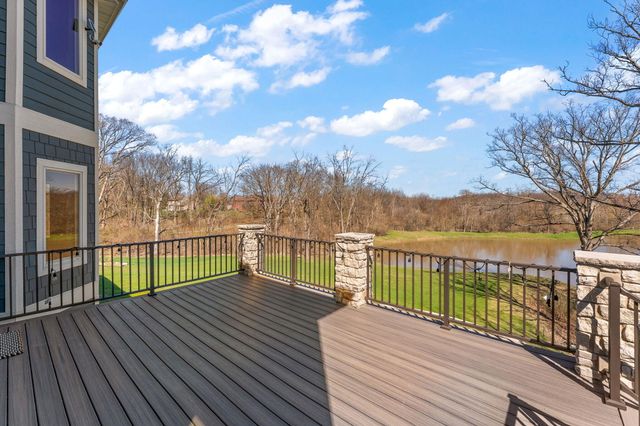 359 W Sandhurst Drive, Valparaiso, IN 46385