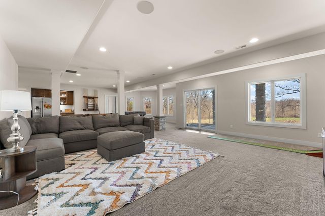 359 W Sandhurst Drive, Valparaiso, IN 46385