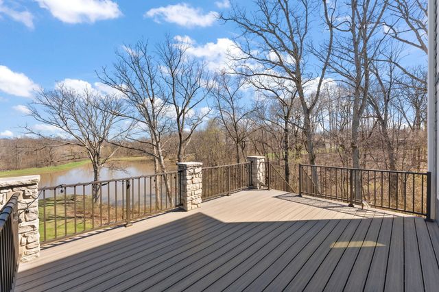 359 W Sandhurst Drive, Valparaiso, IN 46385
