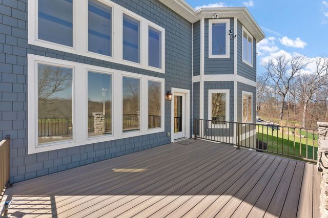 359 W Sandhurst Drive, Valparaiso, IN 46385