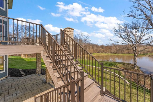 359 W Sandhurst Drive, Valparaiso, IN 46385