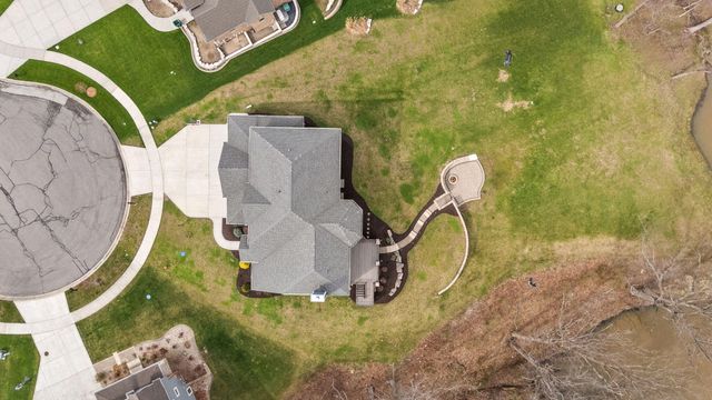 359 W Sandhurst Drive, Valparaiso, IN 46385