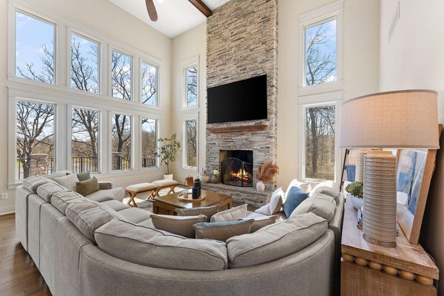 359 W Sandhurst Drive, Valparaiso, IN 46385