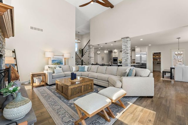 359 W Sandhurst Drive, Valparaiso, IN 46385