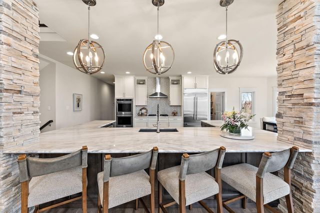 359 W Sandhurst Drive, Valparaiso, IN 46385