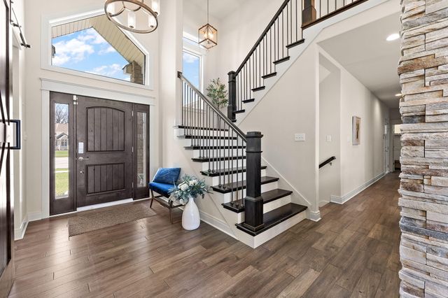 359 W Sandhurst Drive, Valparaiso, IN 46385