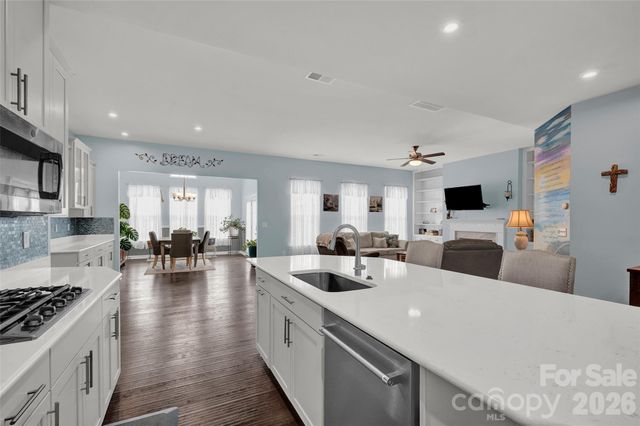 11216 Vanguard Parkway 395, Huntersville, NC 28078