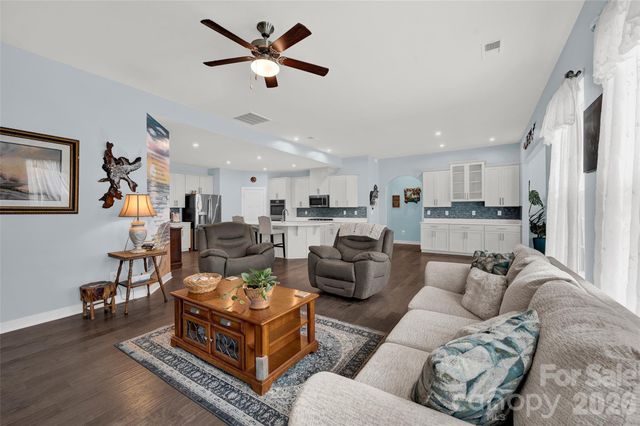 11216 Vanguard Parkway 395, Huntersville, NC 28078