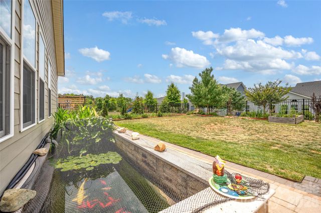 11216 Vanguard Parkway 395, Huntersville, NC 28078