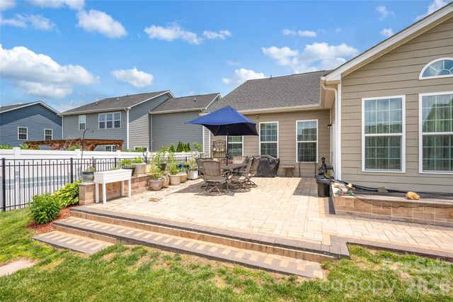 11216 Vanguard Parkway 395, Huntersville, NC 28078