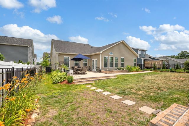 11216 Vanguard Parkway 395, Huntersville, NC 28078