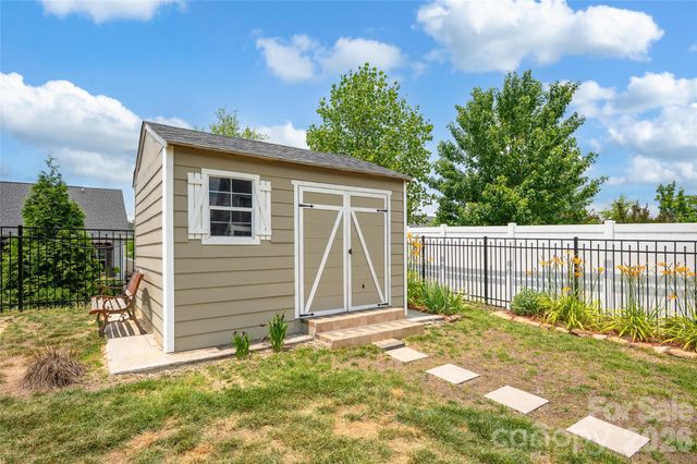 11216 Vanguard Parkway 395, Huntersville, NC 28078
