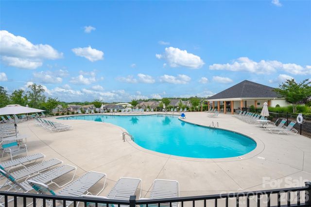 11216 Vanguard Parkway 395, Huntersville, NC 28078