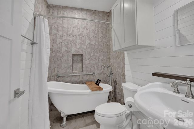 11216 Vanguard Parkway 395, Huntersville, NC 28078