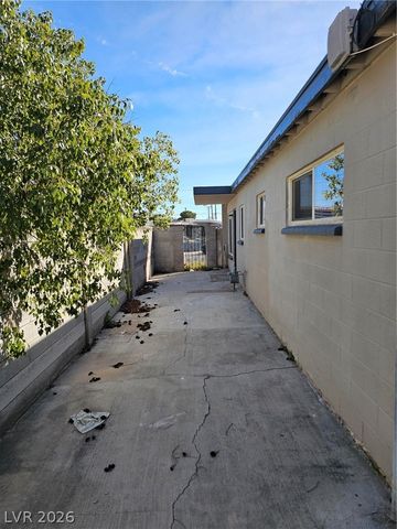 1074 King Richard Avenue, Las Vegas, NV 89119