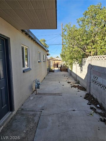 1074 King Richard Avenue, Las Vegas, NV 89119