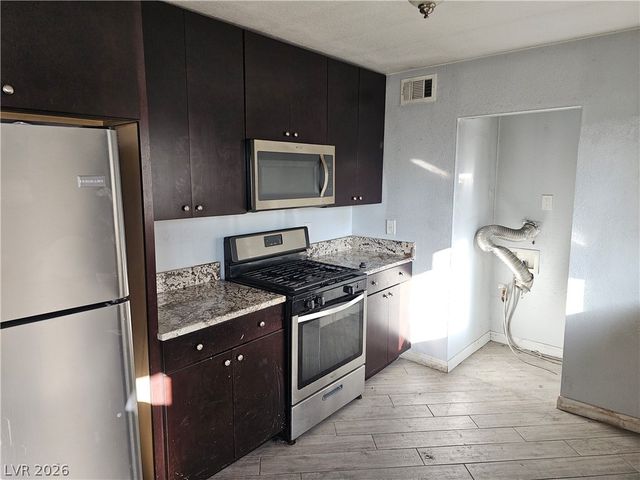 1074 King Richard Avenue, Las Vegas, NV 89119