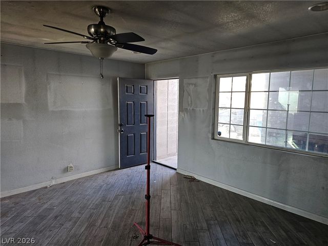 1074 King Richard Avenue, Las Vegas, NV 89119