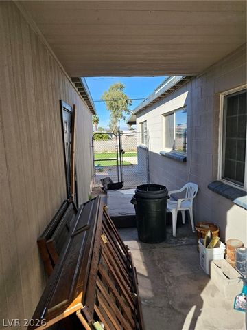 1074 King Richard Avenue, Las Vegas, NV 89119