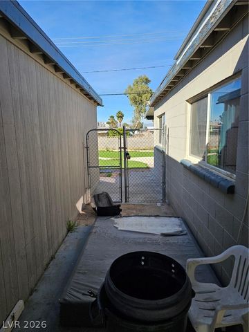 1074 King Richard Avenue, Las Vegas, NV 89119