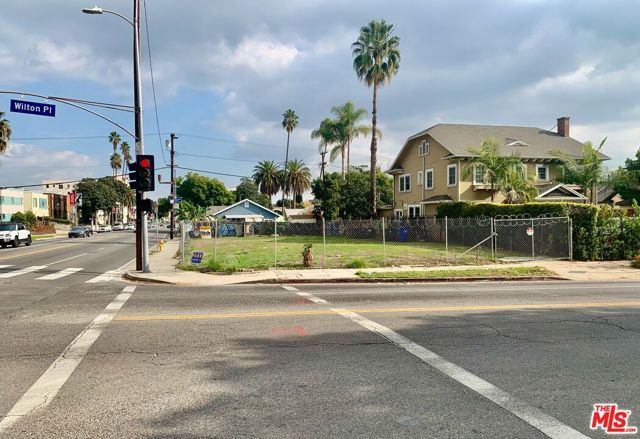 250 N Wilton Place, Los Angeles, CA 90004