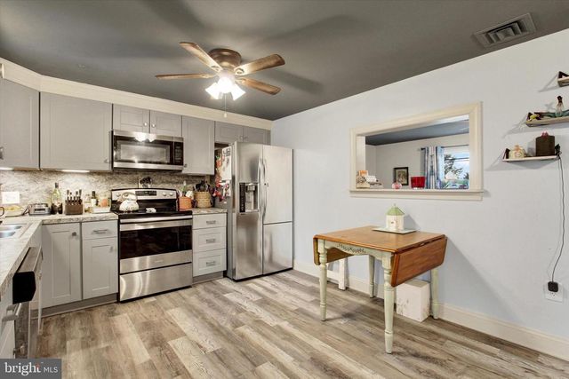 16 SEDGWICK DR, East Berlin, PA 17316