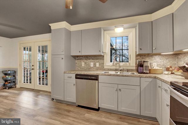 16 SEDGWICK DR, East Berlin, PA 17316