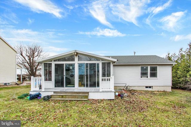 16 SEDGWICK DR, East Berlin, PA 17316